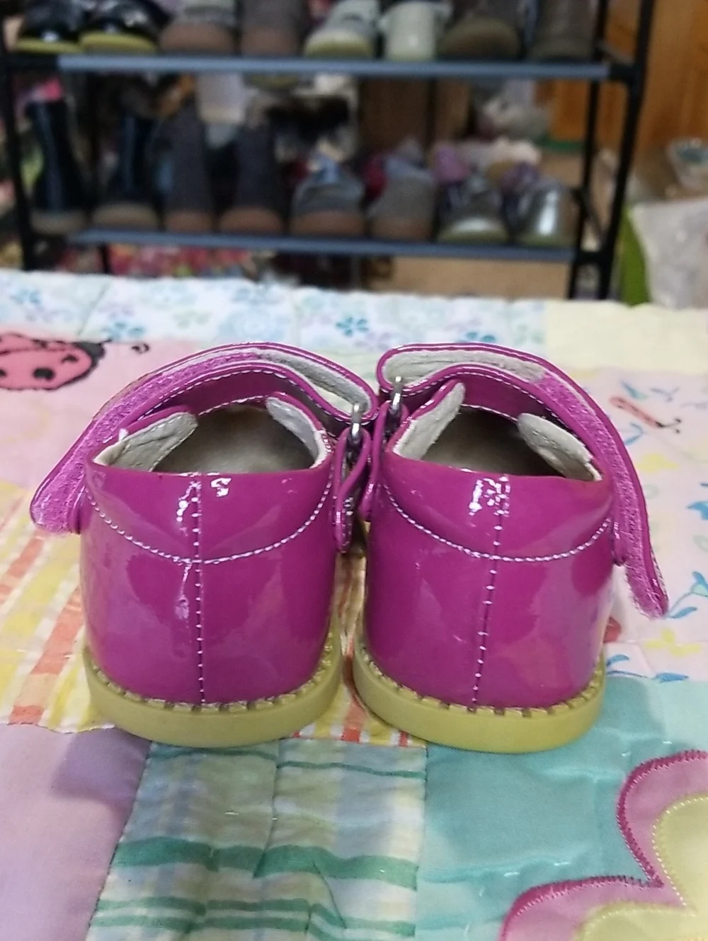 Livie & Luca Girls' Fuchsia Patent Leather Mary Janes Size 4 Petals